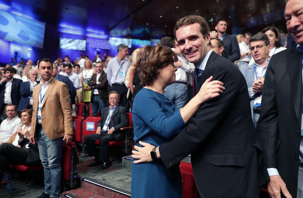 Este sábado se decidirá al próximo presidente del PP que relevará a Mariano Rajoy tras los dicursos de los candidatos: Soraya Sáenz de Santamaría y Pablo Casado. 