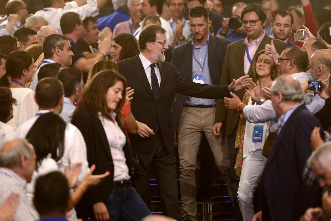 Este sábado se decidirá al próximo presidente del PP que relevará a Mariano Rajoy tras los dicursos de los candidatos: Soraya Sáenz de Santamaría y Pablo Casado. 