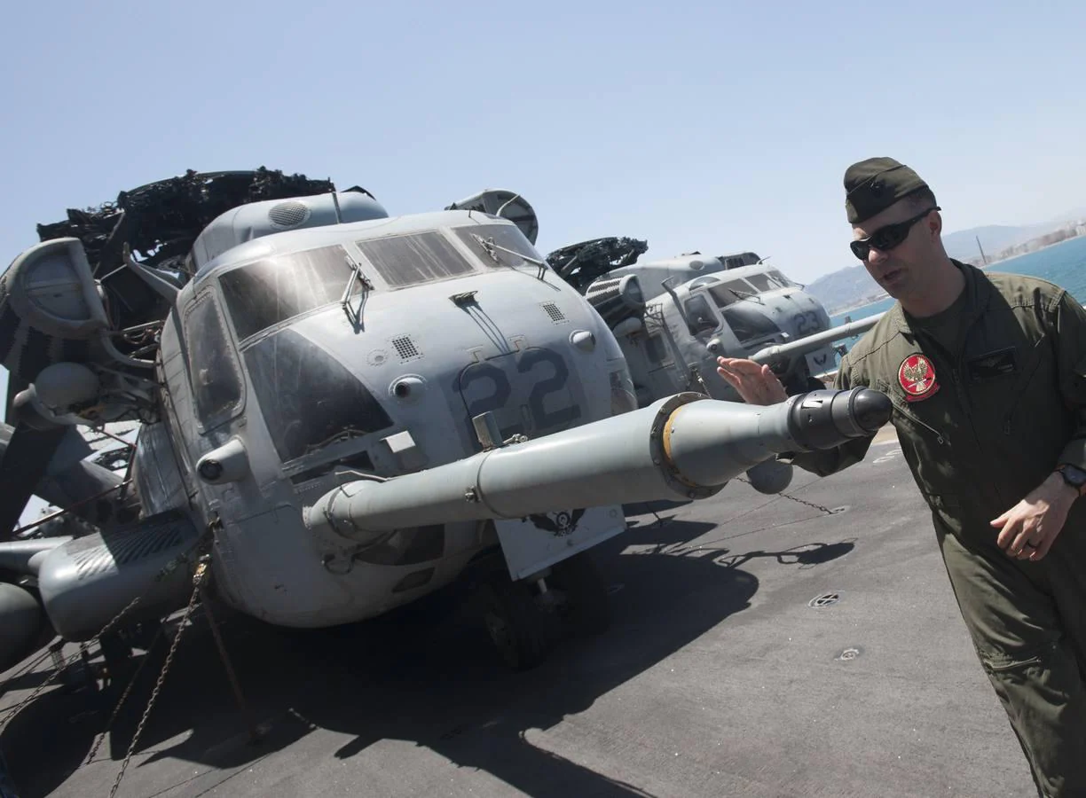 Málaga recibe al portaviones norteamericano Iwo Jima