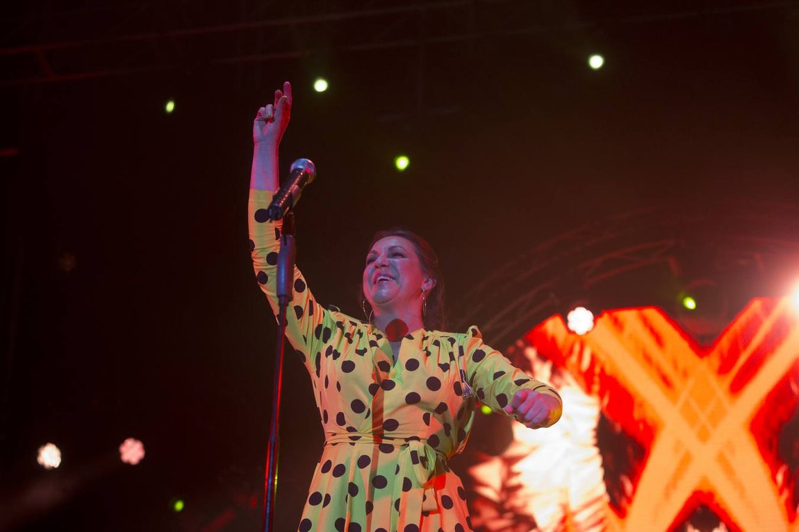 Niña Pastori y Antonio Carmona derrochan magia y sal en su concierto en Sancti Petri
