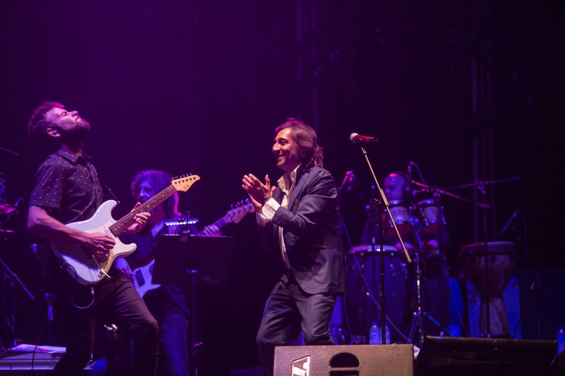 Niña Pastori y Antonio Carmona derrochan magia y sal en su concierto en Sancti Petri