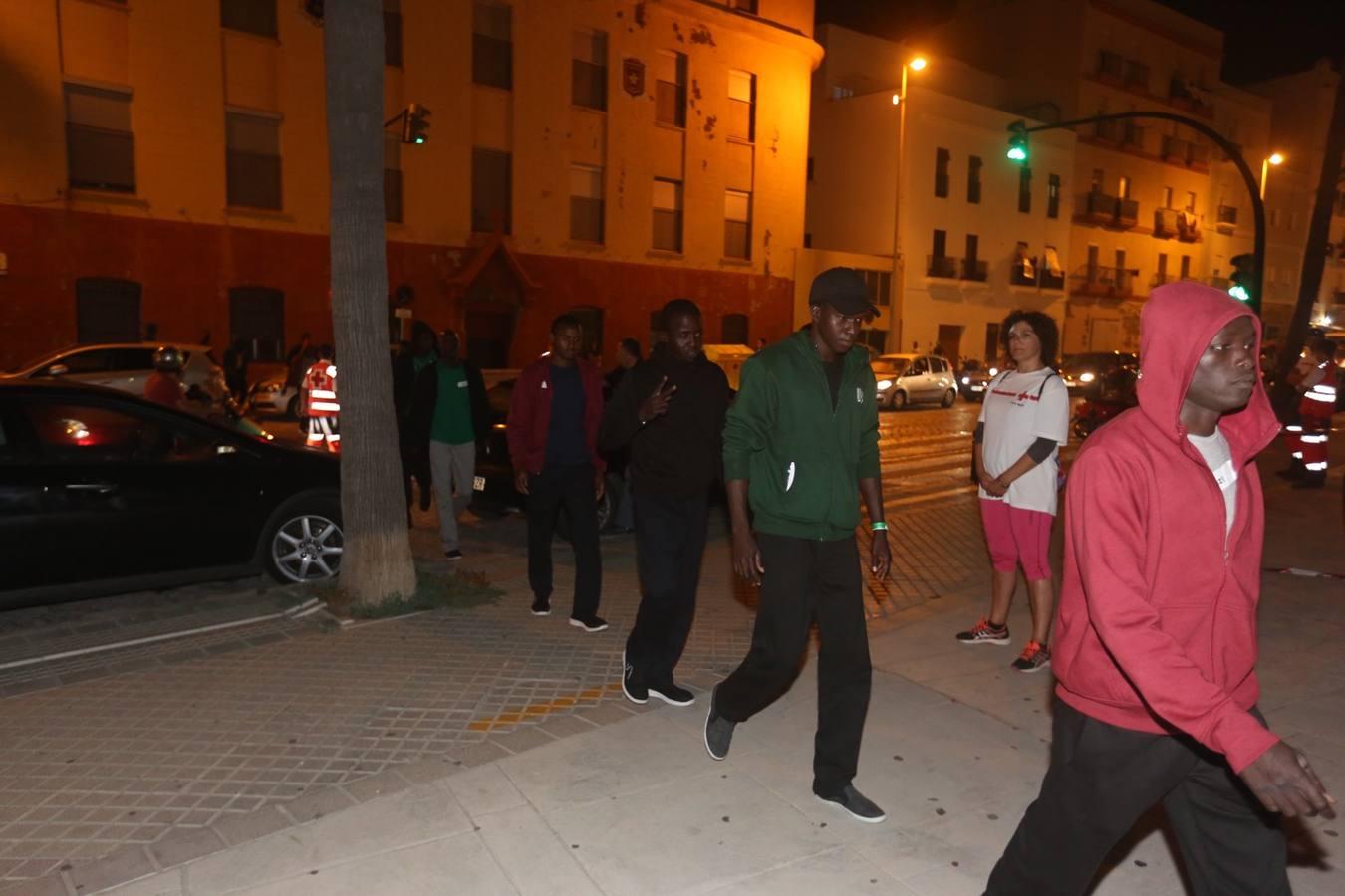 Cádiz acoge a más de un centenar de inmigrantes en el polideportivo Mirandilla