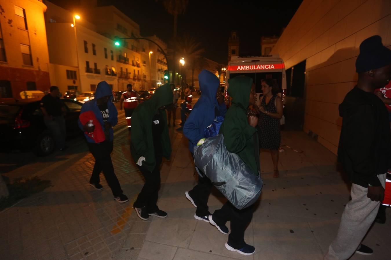 Cádiz acoge a más de un centenar de inmigrantes en el polideportivo Mirandilla