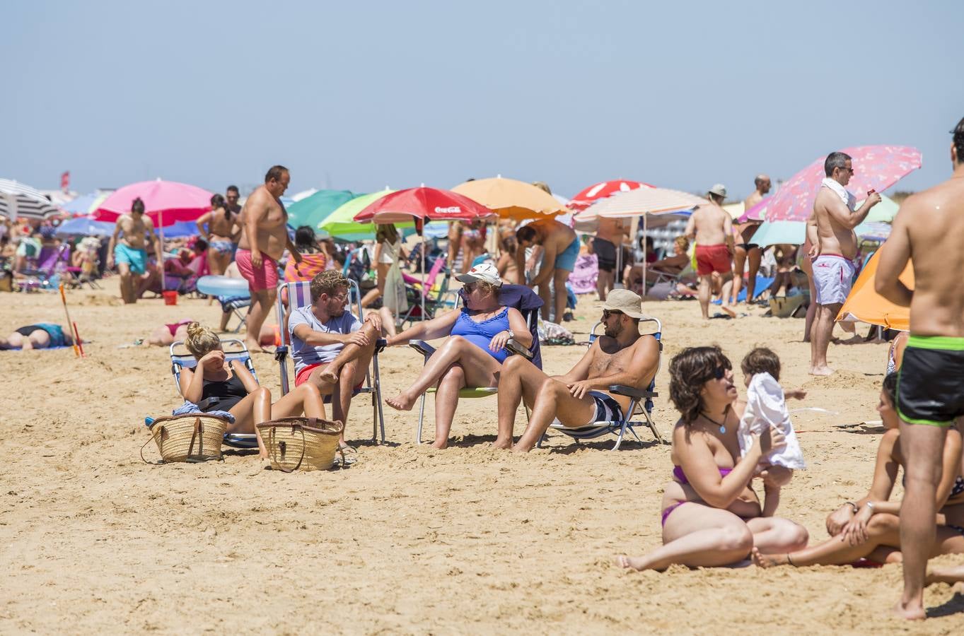 Jornada de playa en Mazagón, en imágenes