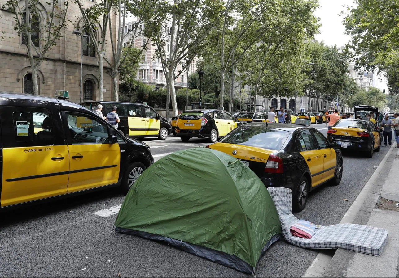 Tienda de acampada de uno de los taxistas de huelga en Barcelona. 