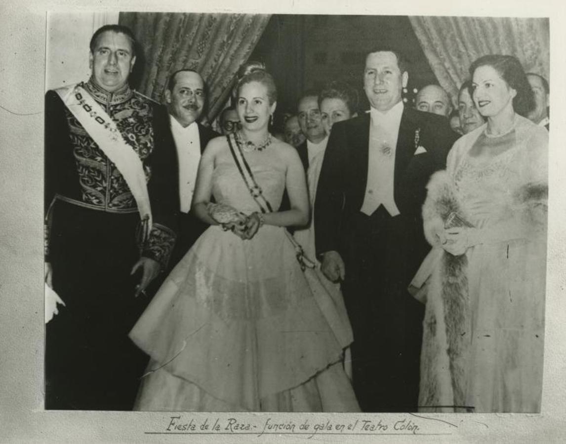 Perón en el Teatro Colón junto con el ministro español Alberto Martín Artajo en el Día de la Raza. 