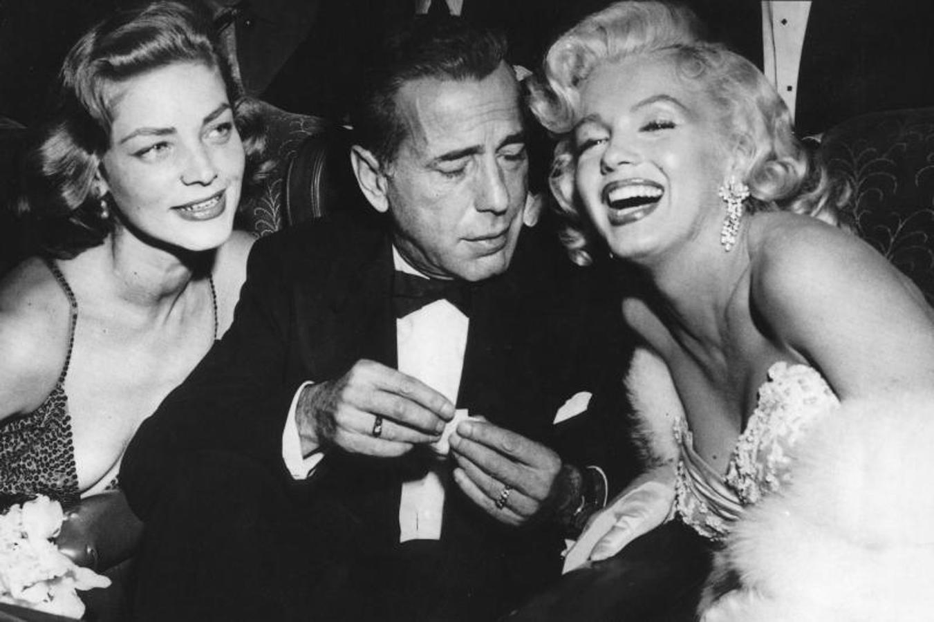 La actriz reunida con Humphrey Bogart. 