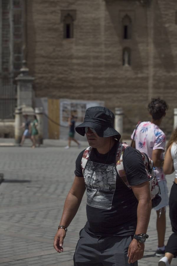 El primer día de la ola de calor en Sevilla