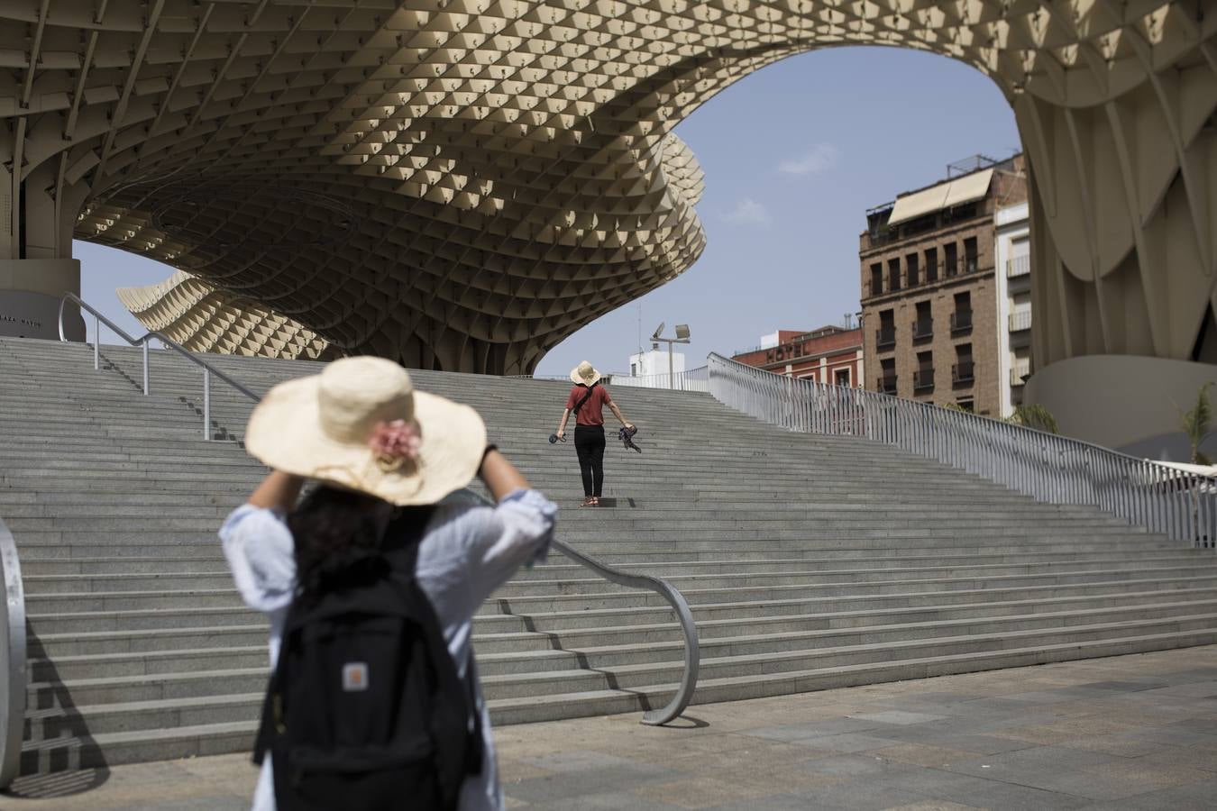 El primer día de la ola de calor en Sevilla