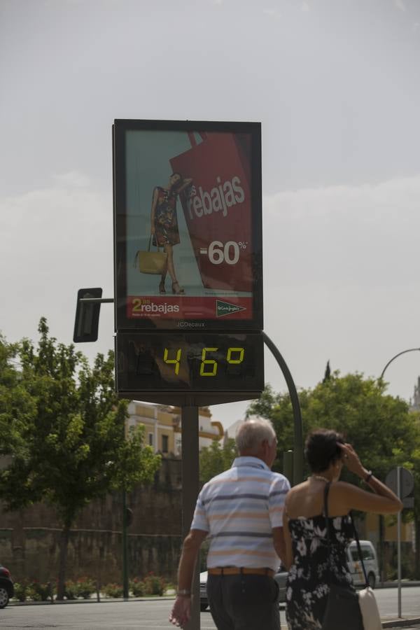 El primer día de la ola de calor en Sevilla