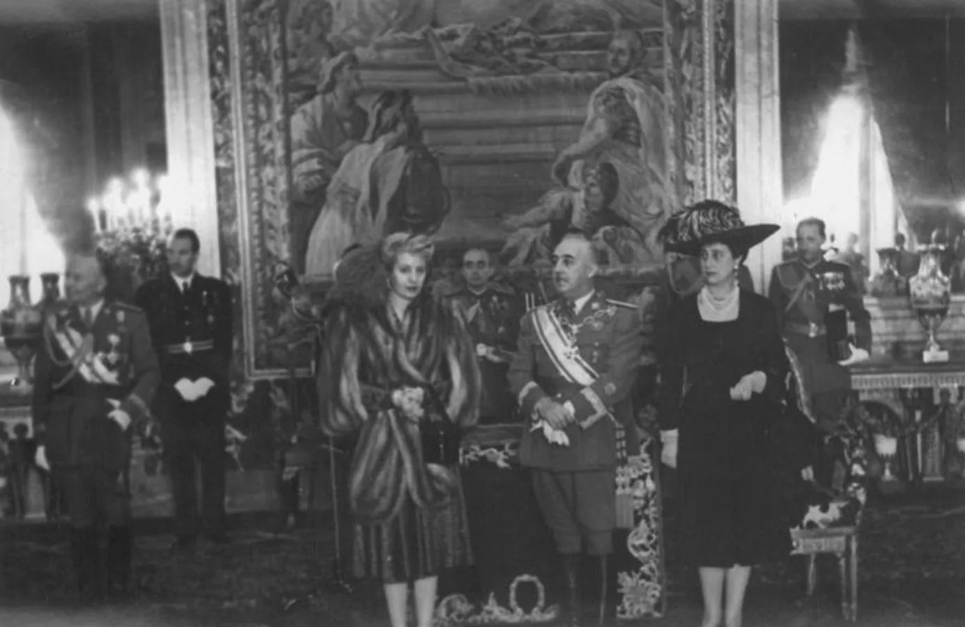 Francisco Franco recibe a Eva de Perón. 