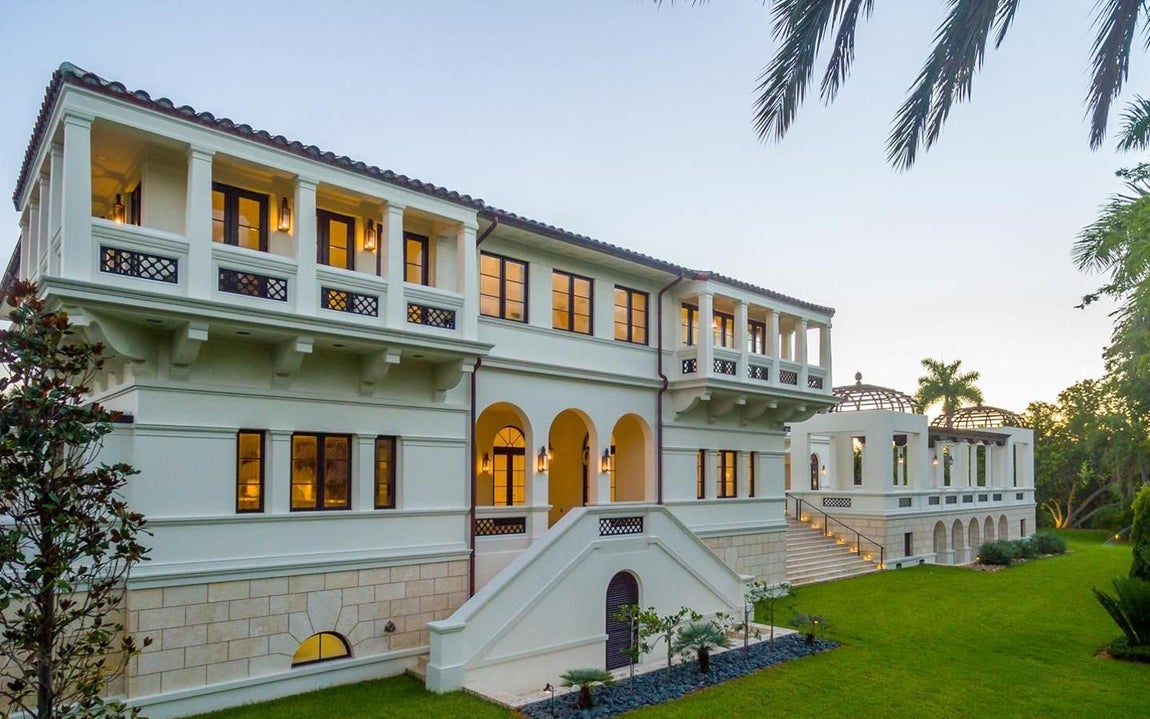 Al detalle. Hilda Maria Bacardi es descendiente de Facundo Barcardí, el español que emigró a cuba y fundó la histórica casa de ron. Ella se pasó 8 años supervisando la construcción de esta vivienda, quería elegir cada detalle. Cuando terminó la obra en 2016 decidió venderla