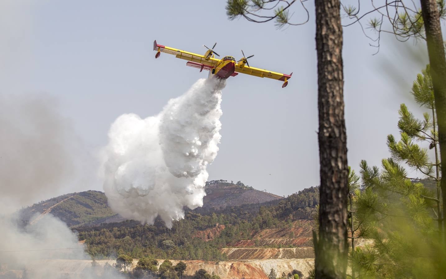 Impactantes imágenes del incendio de Nerva en Huelva