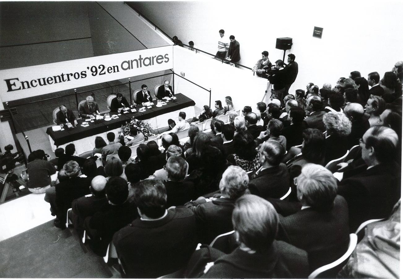 Una de las conferencias de los Encuentros 92 celebrada en 1991