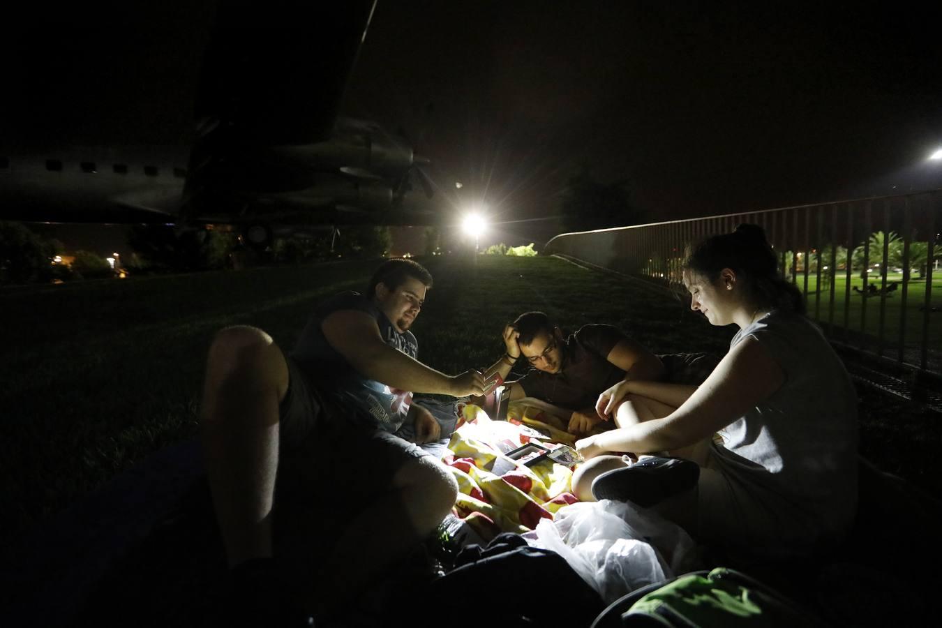 El Arenal en la noche más calurosa del verano, en imágenes