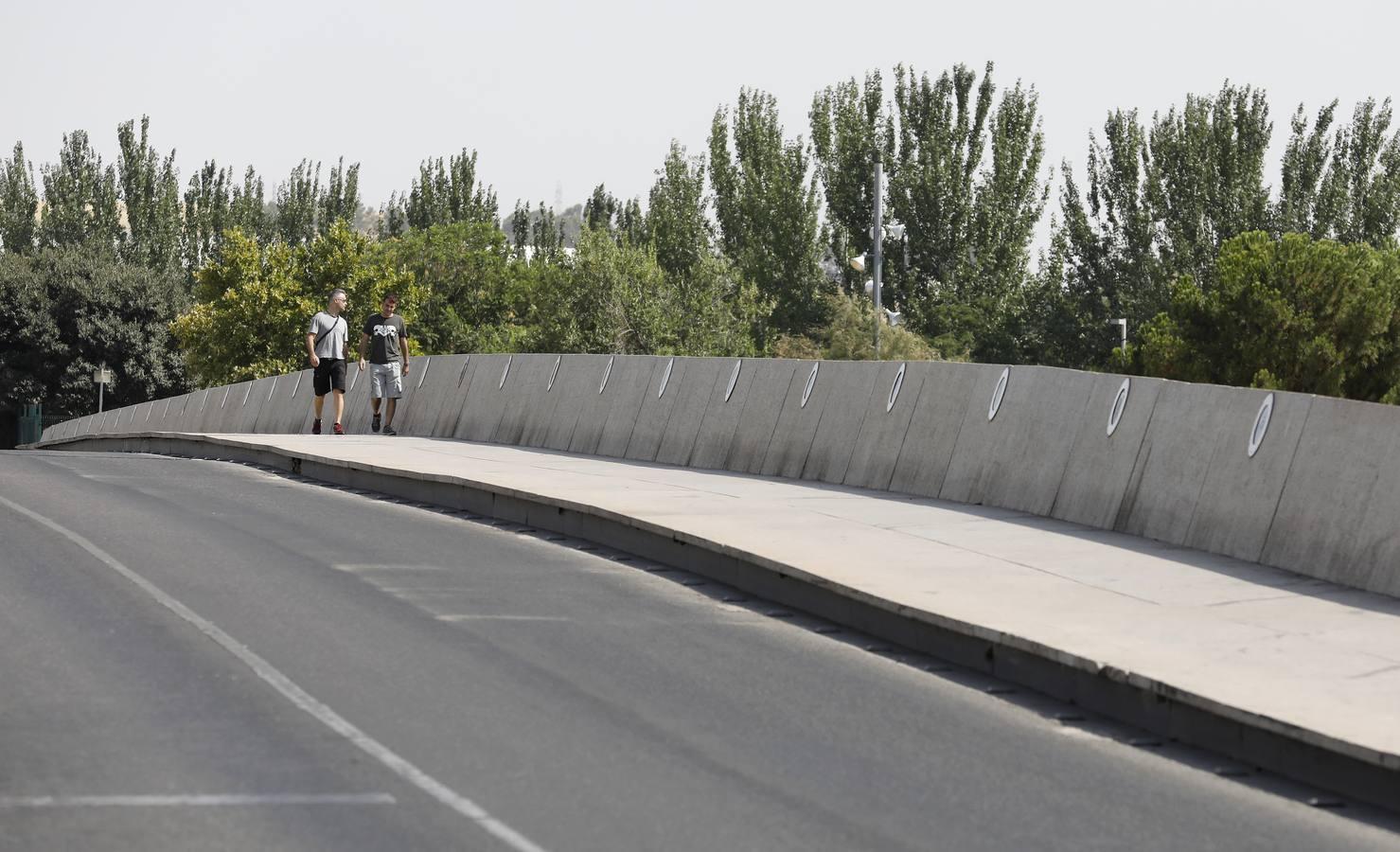 Un domingo desértico en Córdoba, en imágenes