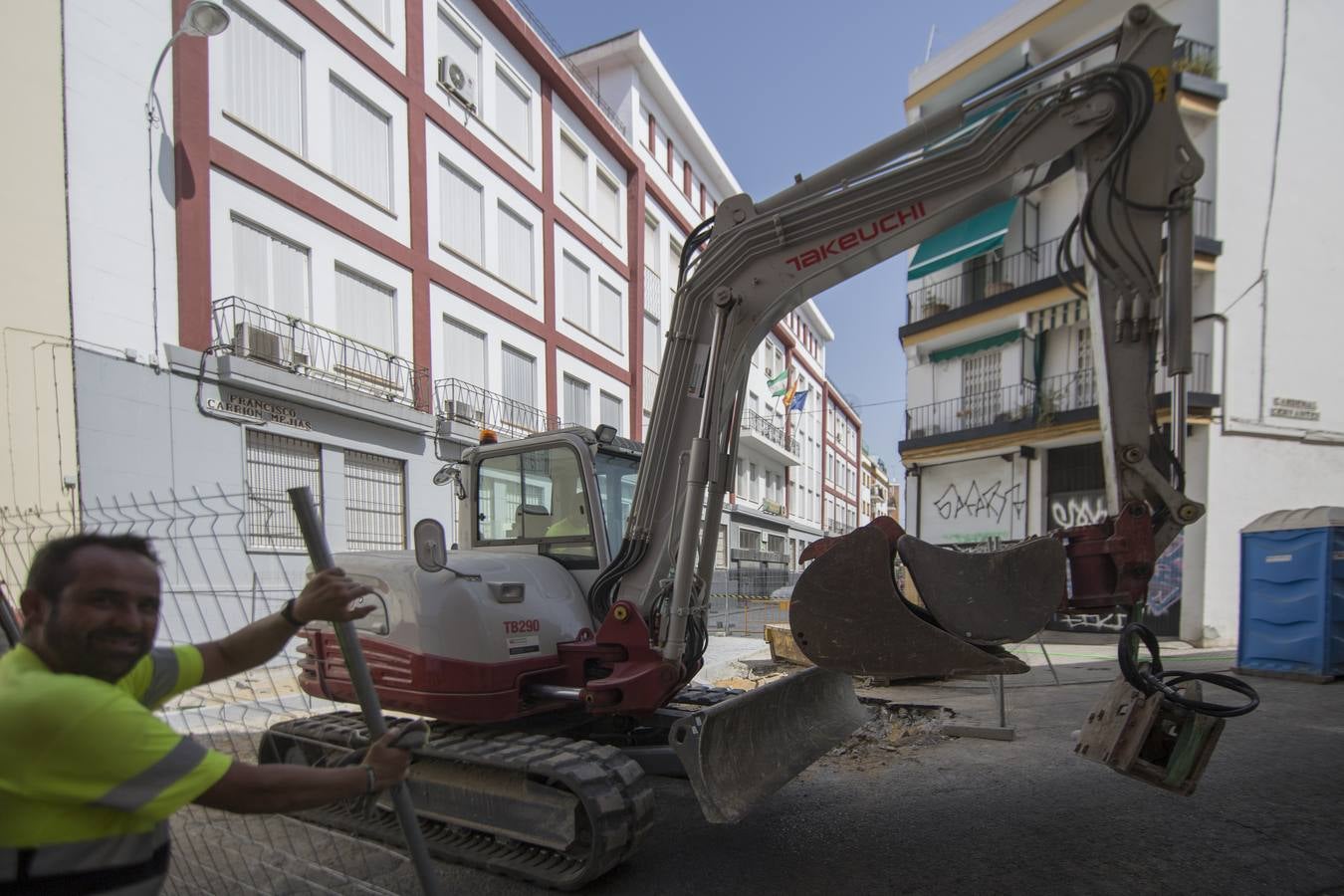 De zanja en zanja por las calles de Sevilla