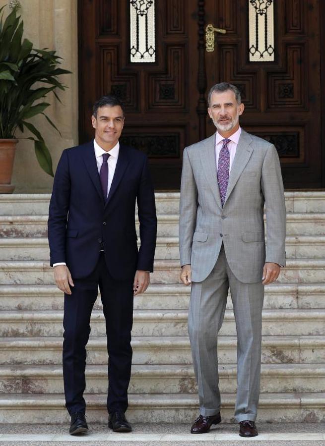 Los dos mandatarios posan para la prensa. 