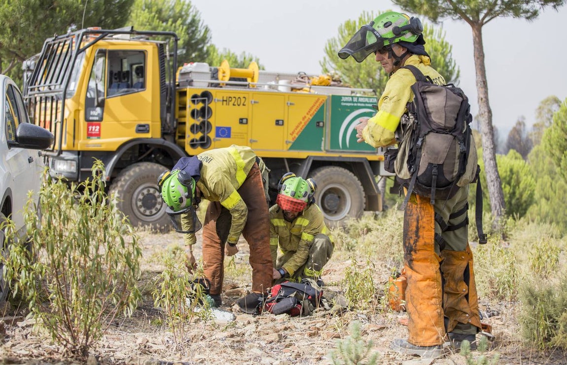 Espectaculares imágenes del incendio de Almonaster la Real