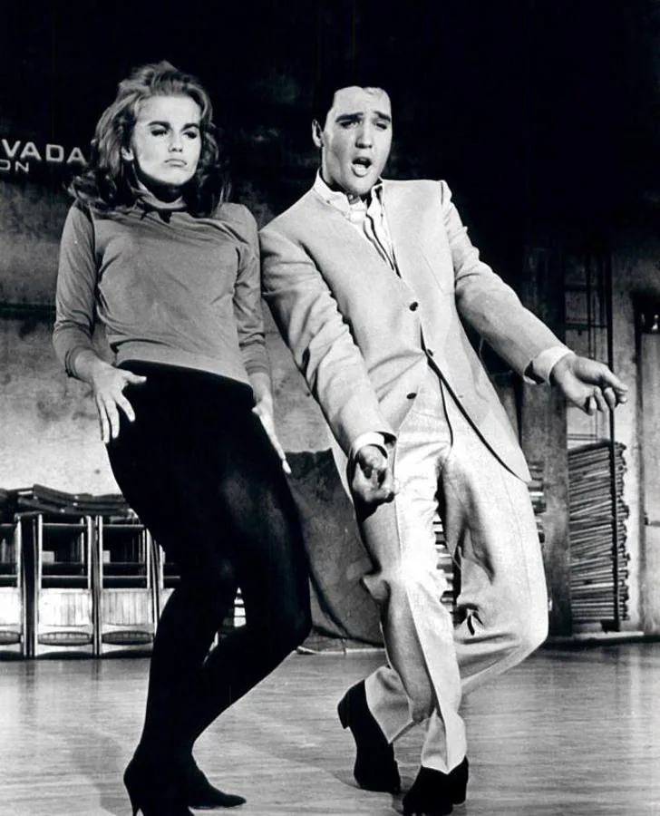 Ann-Margret ensaya junto a Elvis una escena de la película «Viva Las Vegas» de 1964. 