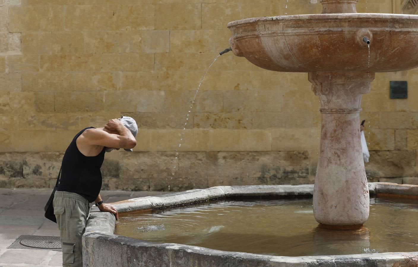 Las fuentes, un recurso contra el calor en Córdoba, en imágenes