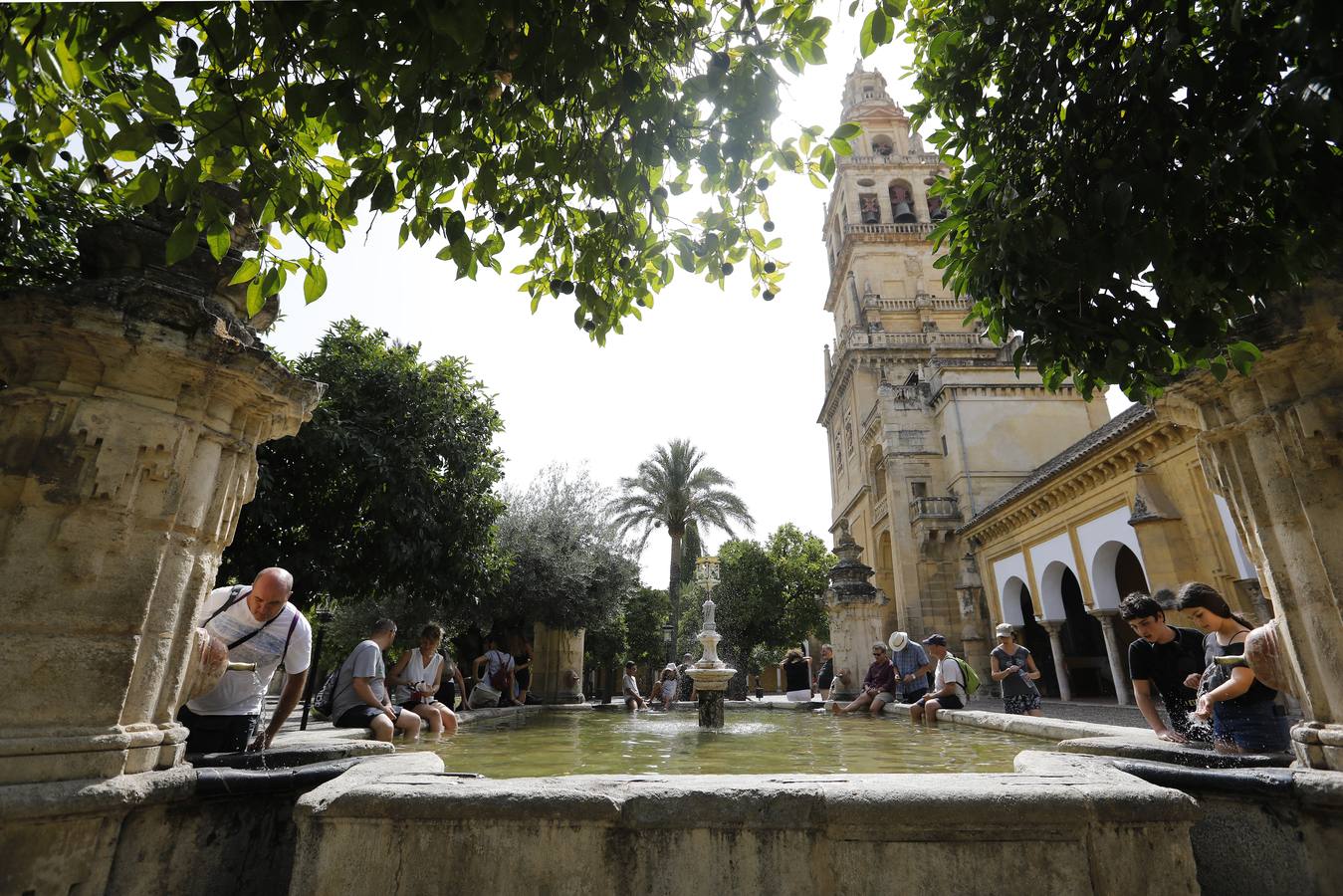 Las fuentes, un recurso contra el calor en Córdoba, en imágenes