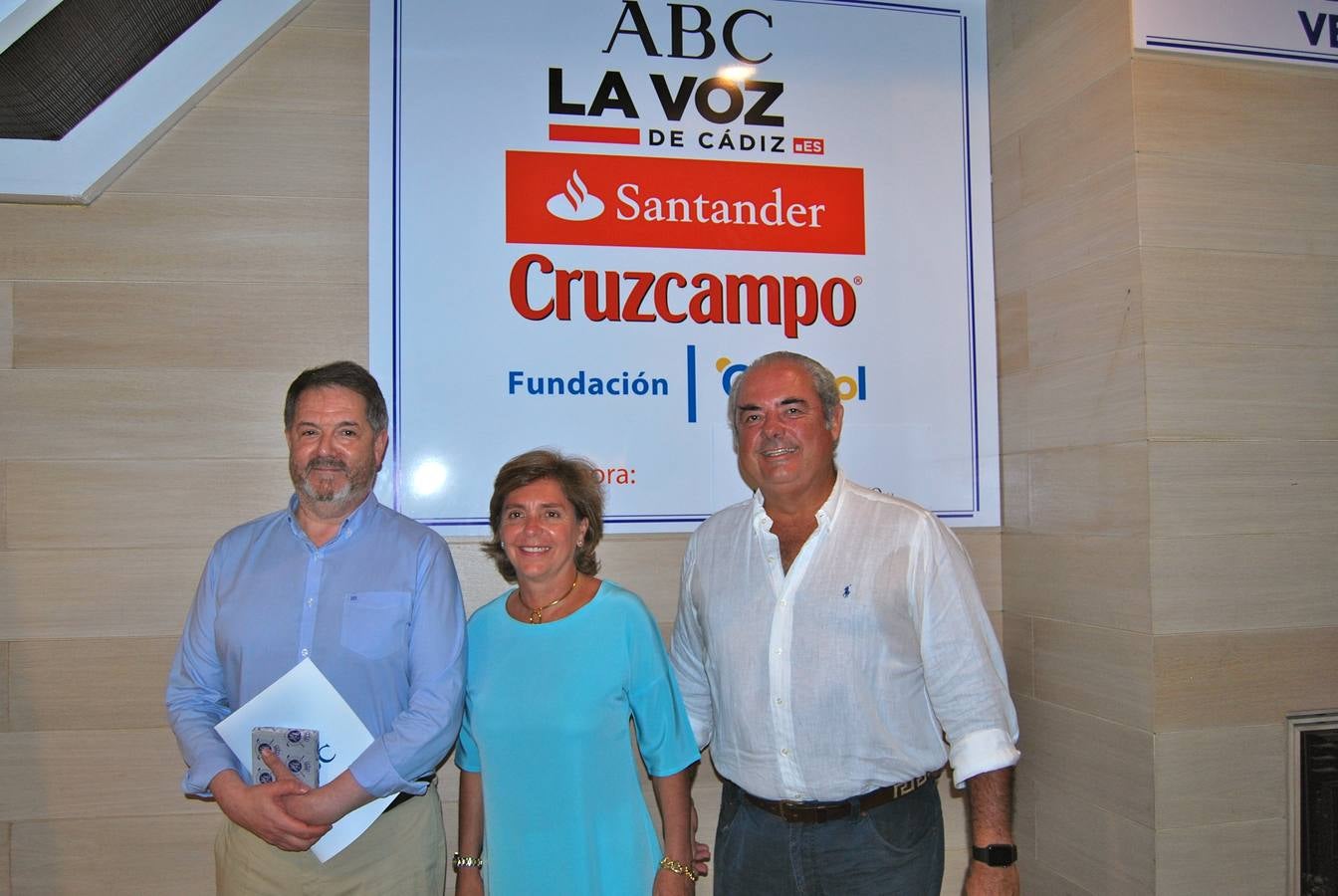 Bieito Rubido, Celia Ollero y el presidente del Club Vistahermosa, José Manuel Domecq