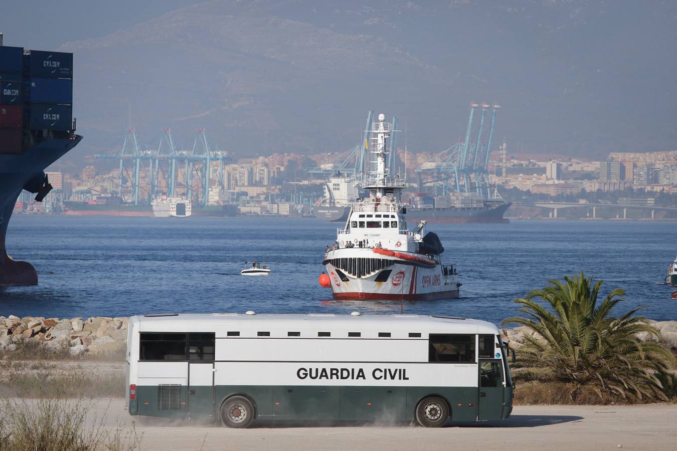 La llegada del «Open Arms» a San Roque, en imágenes