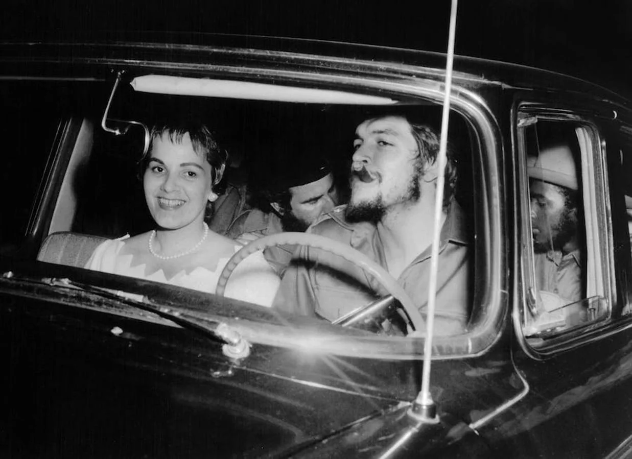 Ernesto Che Guevara junto a su mujer Aleida March. 