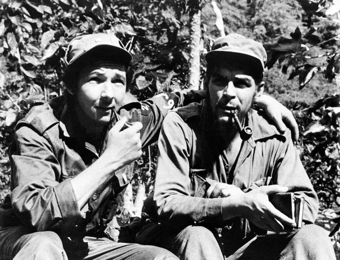 Raúl Castro y Che Guevara en su bastión de La Habana. 