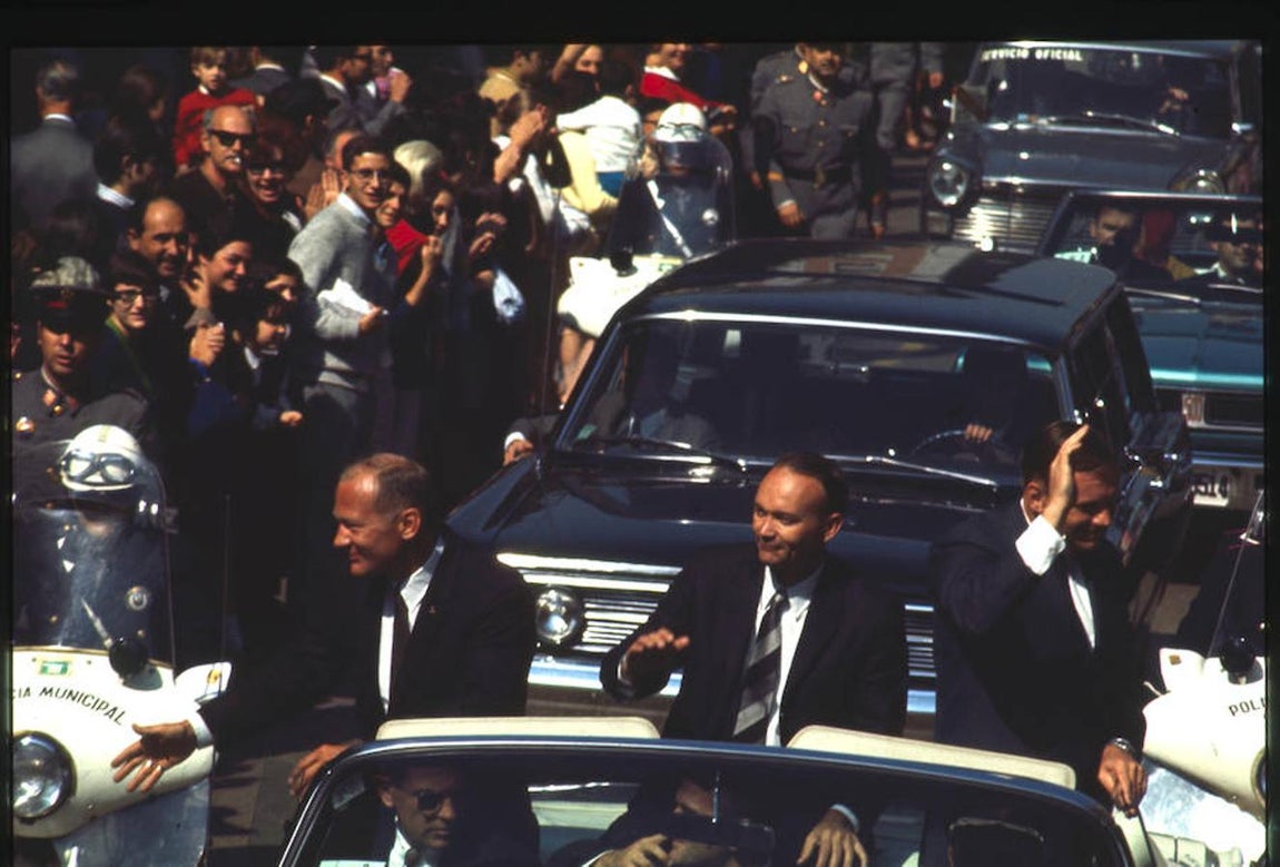 Los astronautas Neil Armstrong, Eldwin Aldrin y Michael Collins en la Gran Vía de Madrid. 
