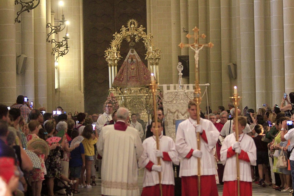 En imágenes: Toledo con su Virgen del Sagrario y los botijos