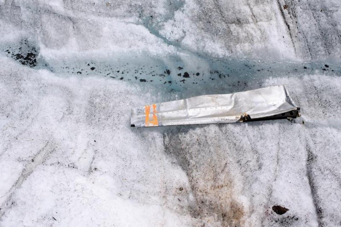 Fotografía aérea de una de las alas del C-53 Skytrooper Dakota. 