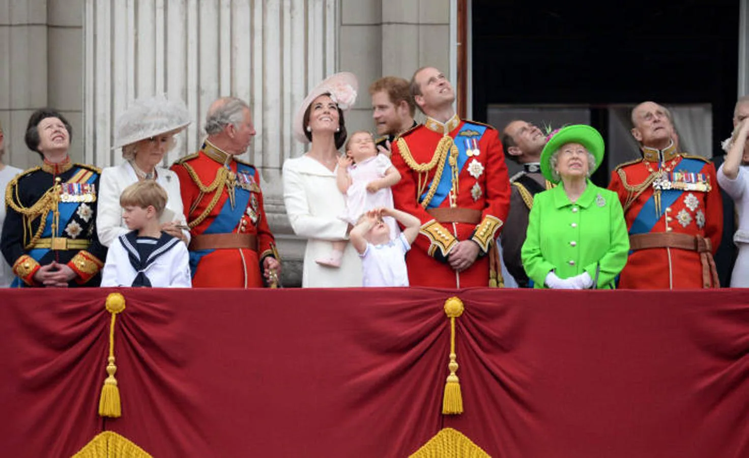 2016. Junto al resto de la Familia Real en el «Trooping The Colour»: desfile militar que se produce cada año desde 1748 para celebrar el cumpleaños oficial de su madre, la Reina Isabel II