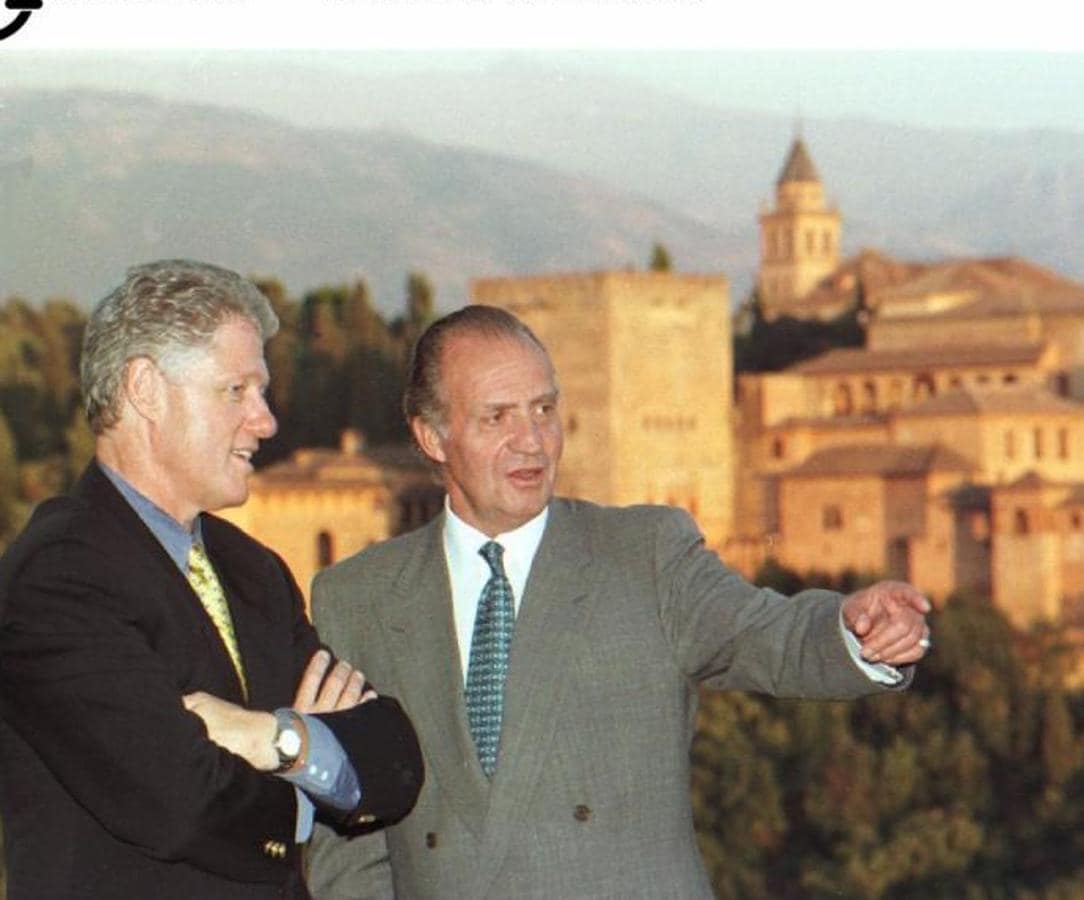 Juan Carlos I con el presidente Bill Clinton en la Alhambra de Granada. 
