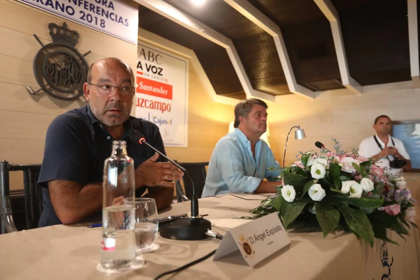Conferencia de Ángel Expósito en el Club El Buzo