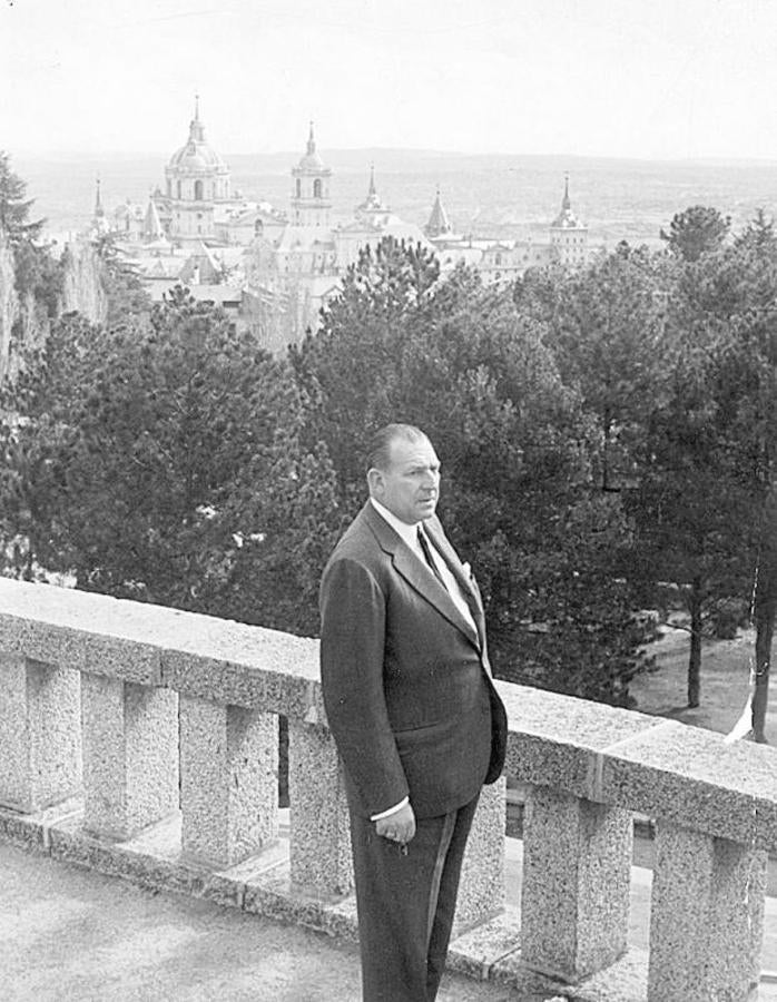 Don Juan de Borbón y Battenberg en una visita a El Escorial. 