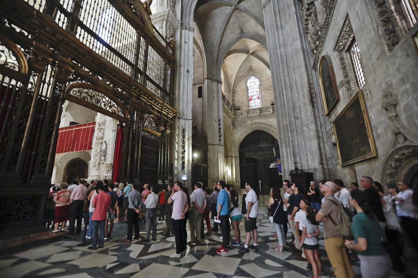 Galería de la apertura de la urna del Rey San Fernando