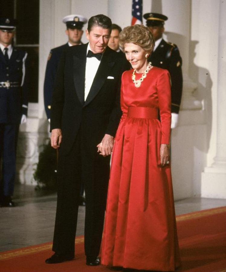 El presidente Reagan junto a su esposa, Nancy Reagan. 