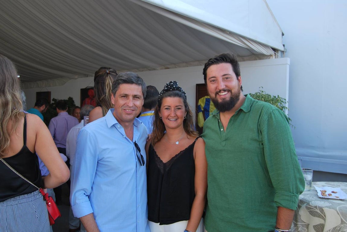 Pepe Rosiñol (Presidente de la sociedad civil catalana), Alba Gómez y Fernando Carrera. 