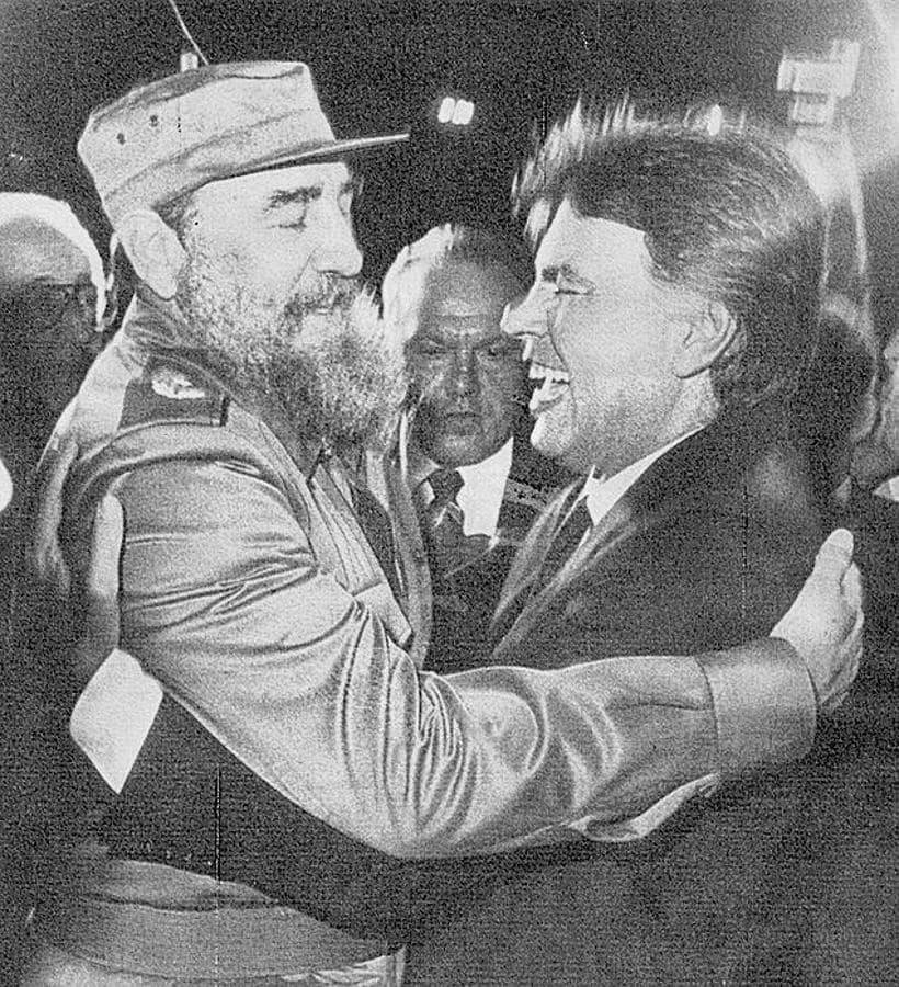 Fidel Castro recibe en cuba al presidente español Felipe González. 