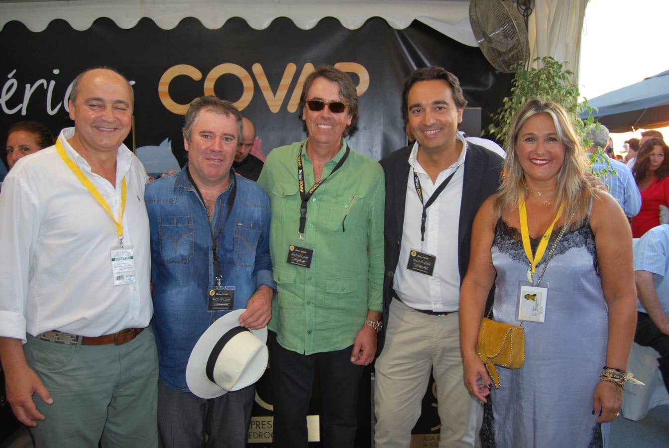 Gonzalo Sánchez Delage y Bea Martel junto a miembros del consejo y directivos de Covap