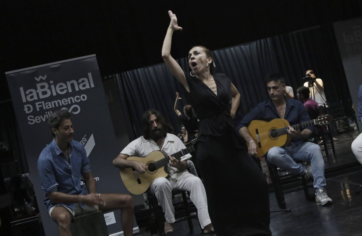 En imágenes, el ensayo de Isabel Bayón para la XX Bienal de Flamenco