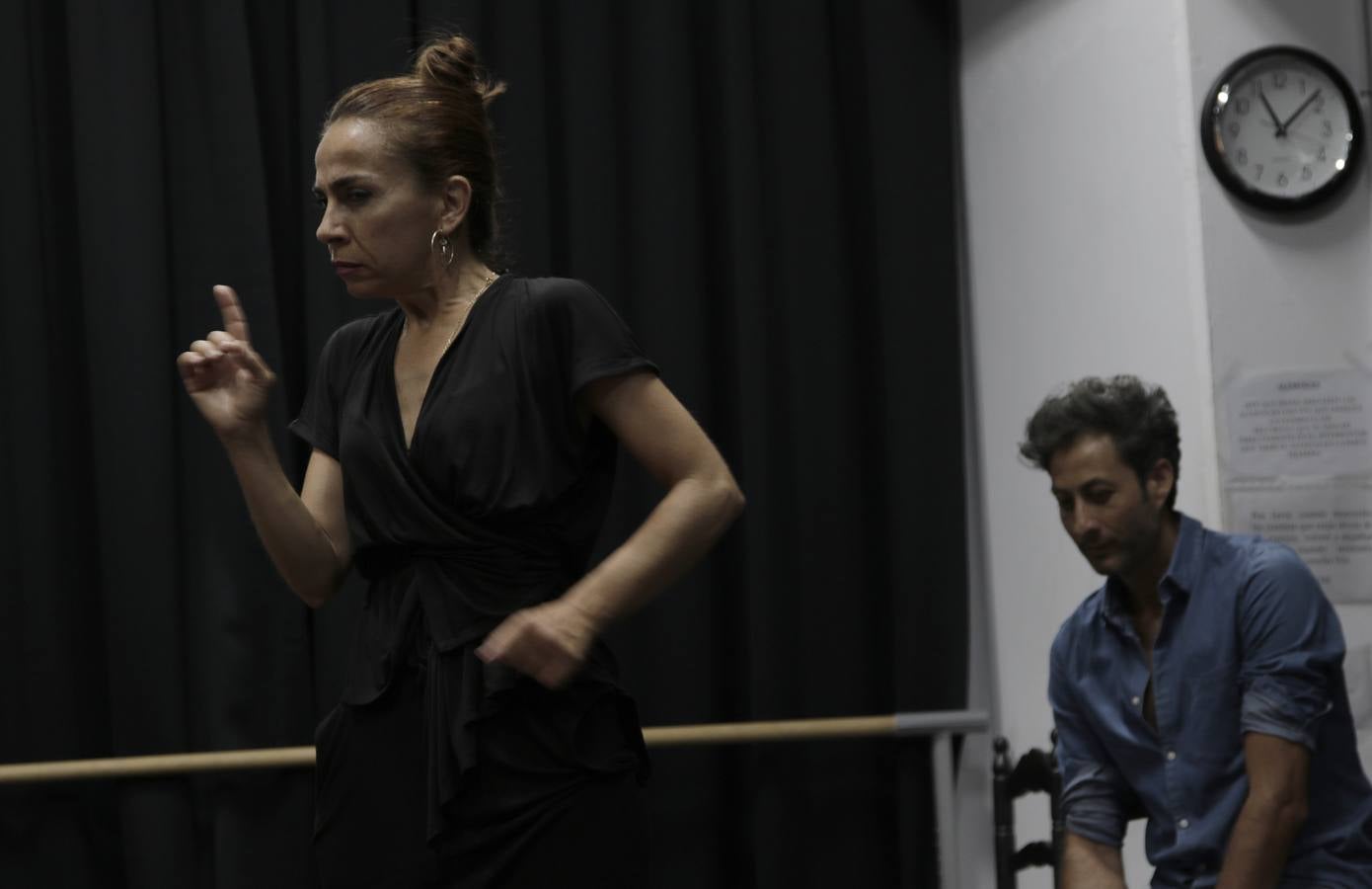 En imágenes, el ensayo de Isabel Bayón para la XX Bienal de Flamenco