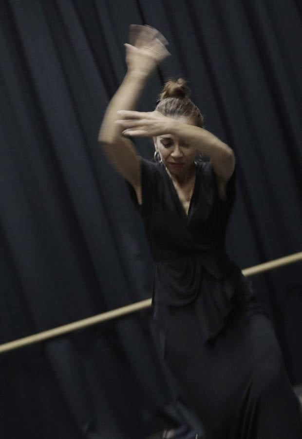 En imágenes, el ensayo de Isabel Bayón para la XX Bienal de Flamenco