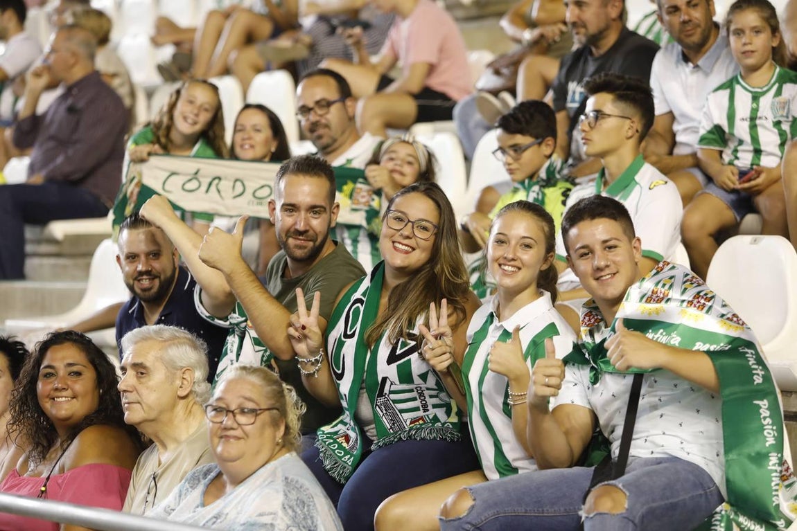 El ambiente de las gradas del Córdoba-Oviedo