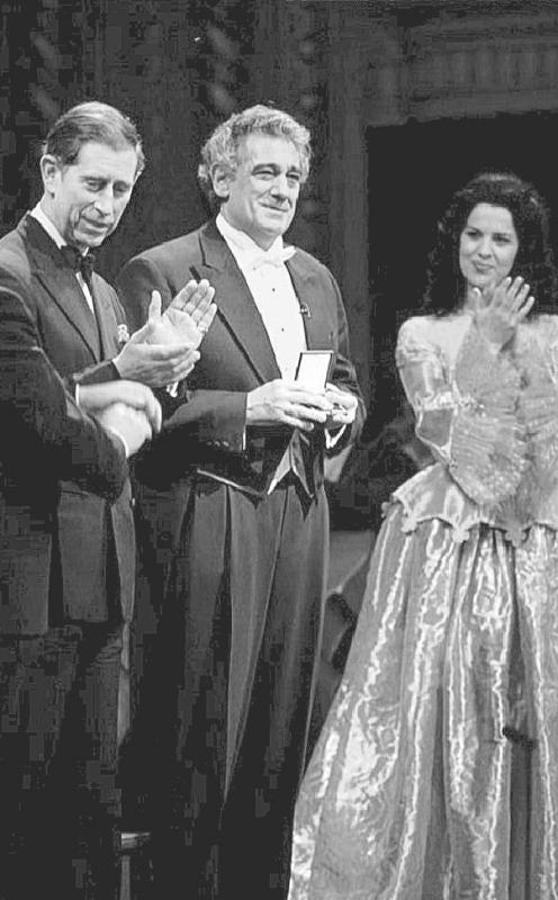 El Príncipe Carlos de Inglaterra junto a Plácido Domingo. 