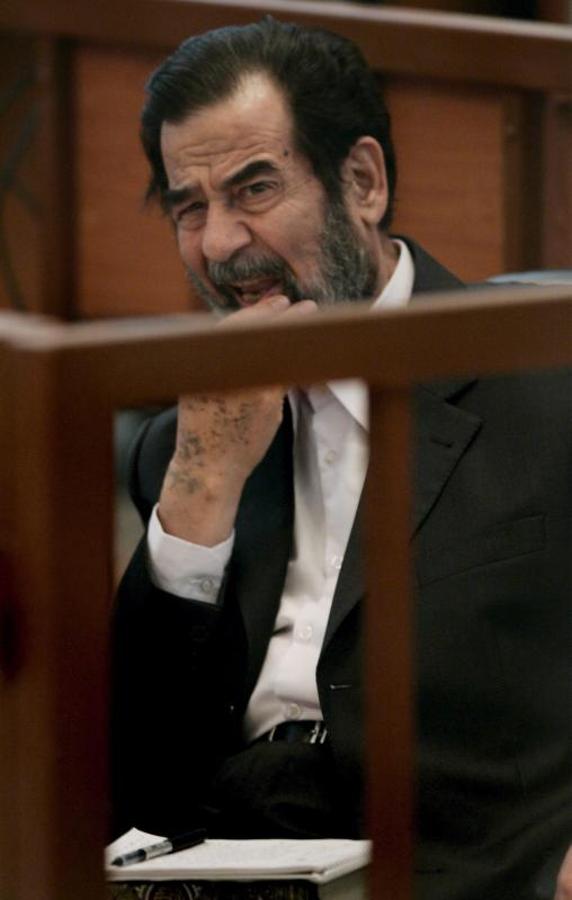 El exdictador durante el juicio en el que se le condenaría a la horca. 