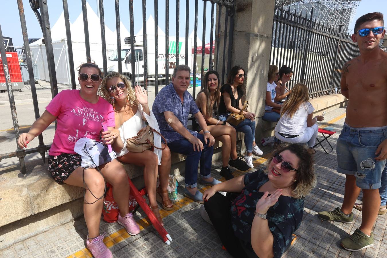 FOTOS: El muelle, un hervidero a la espera del concierto de Ricky Martin