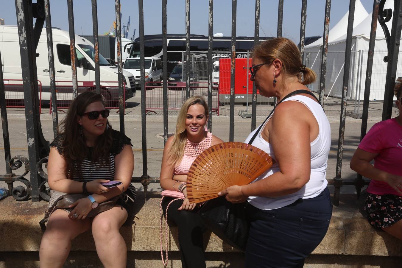 FOTOS: El muelle, un hervidero a la espera del concierto de Ricky Martin